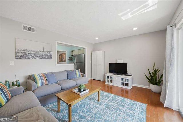 270 Quail Run, Roswell, GA 30076