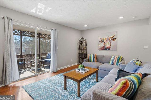 270 Quail Run, Roswell, GA 30076