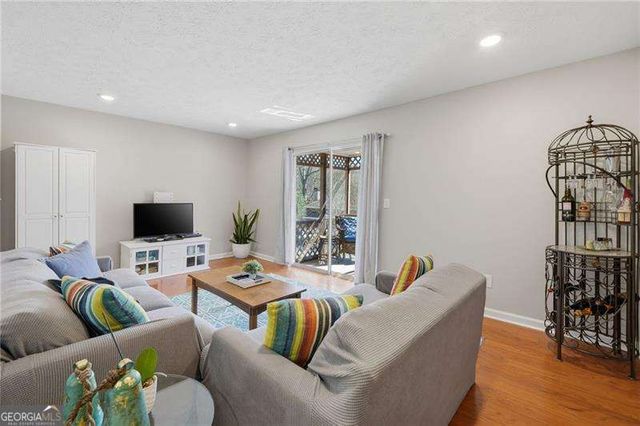 270 Quail Run, Roswell, GA 30076