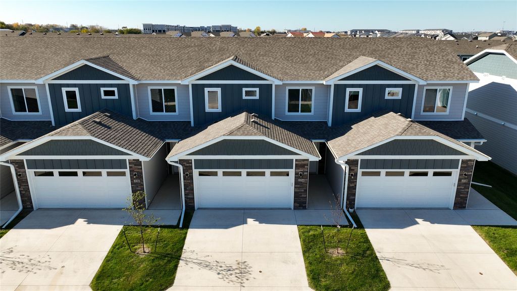 234 NW Waverly Drive, Waukee, IA 50263