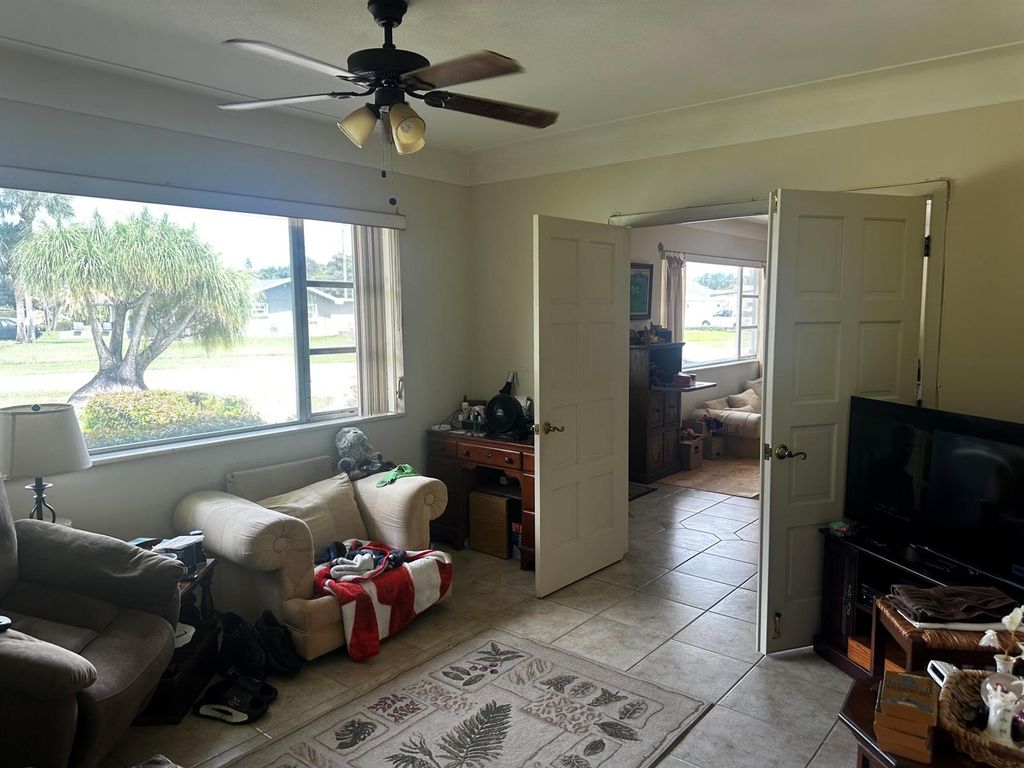 Image 14 of property listing at 3059 W Medinah Cir Circle W, Lake Worth, FL 33467