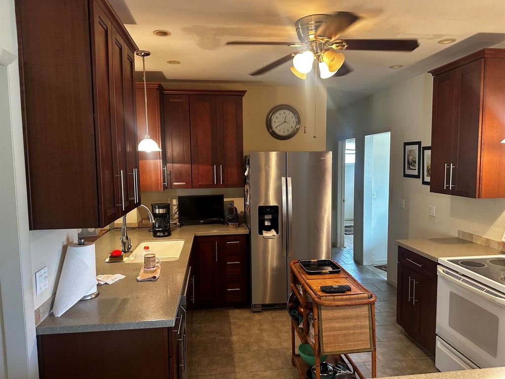 Image 5 of property listing at 3059 W Medinah Cir Circle W, Lake Worth, FL 33467