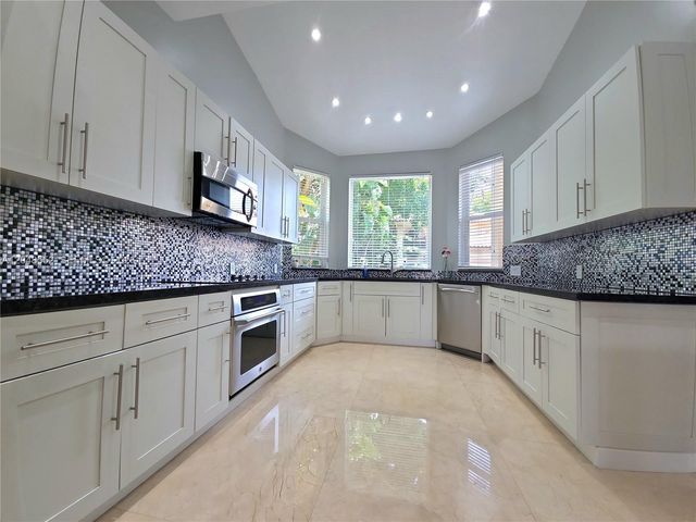 783 NE 195th St 0, Miami, FL 33179