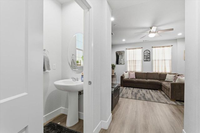 1711 Bella Lago Dr, Stockton, CA 95206