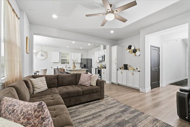 1711 Bella Lago Dr, Stockton, CA 95206