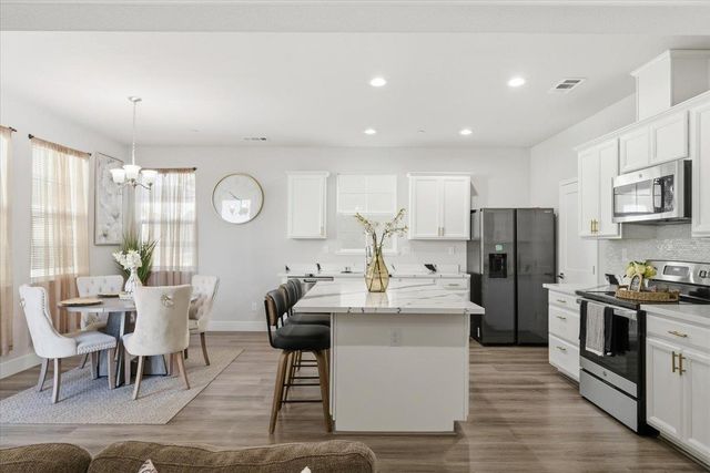 1711 Bella Lago Dr, Stockton, CA 95206