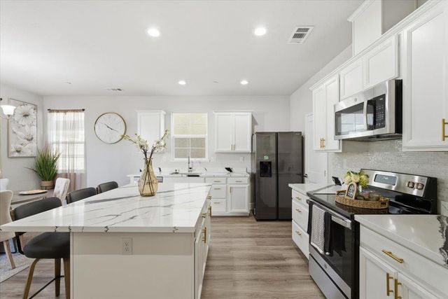 1711 Bella Lago Dr, Stockton, CA 95206