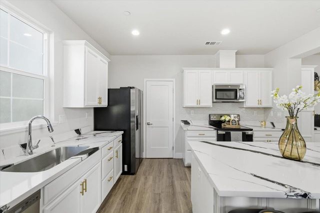 1711 Bella Lago Dr, Stockton, CA 95206