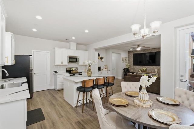 1711 Bella Lago Dr, Stockton, CA 95206