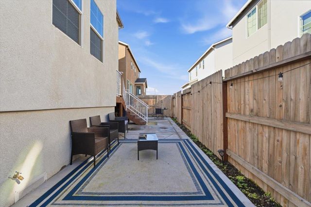 1711 Bella Lago Dr, Stockton, CA 95206