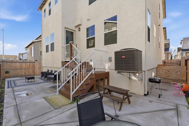 1711 Bella Lago Dr, Stockton, CA 95206