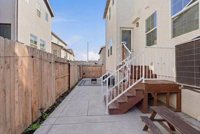 1711 Bella Lago Dr, Stockton, CA 95206