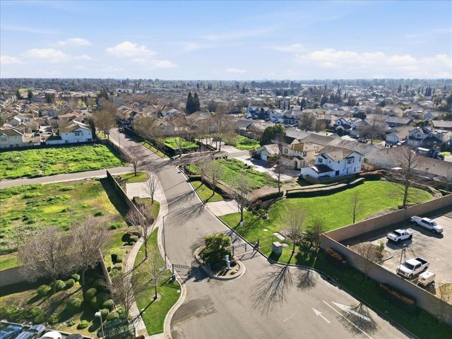 1711 Bella Lago Dr, Stockton, CA 95206