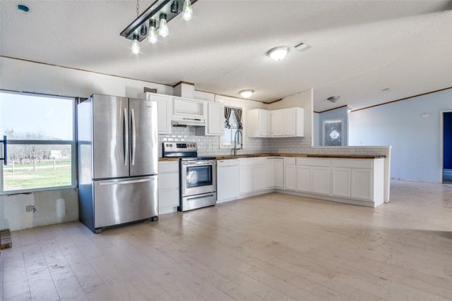 5705 N Sunchase Drive, Granbury, TX 76049
