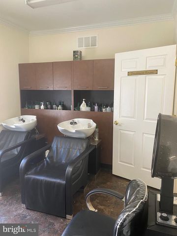 7823 BELLE POINT DR, Greenbelt, MD 20770