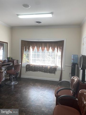 7823 BELLE POINT DR, Greenbelt, MD 20770