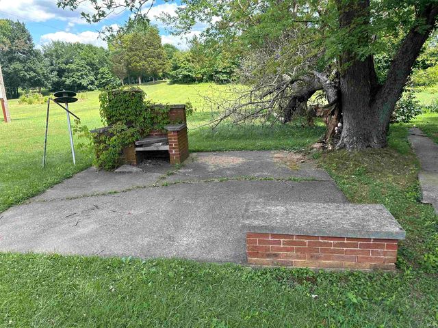8826 State Road 37, Bedford, IN 47421