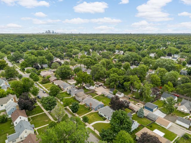 6033 Washburn Avenue S, Minneapolis, MN 55410