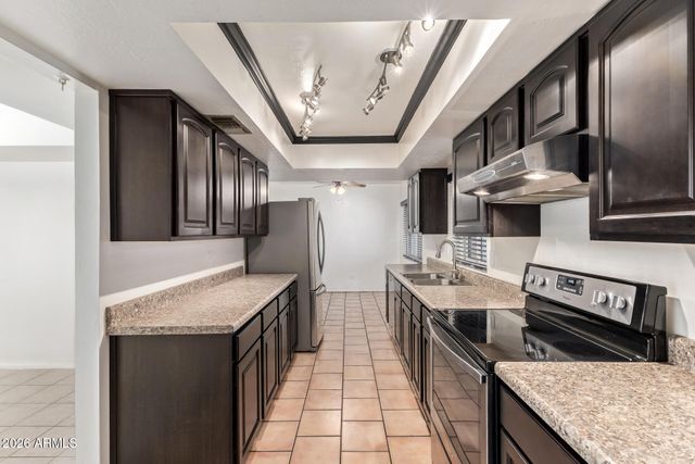 2902 E CLAIRE Drive, Phoenix, AZ 85032