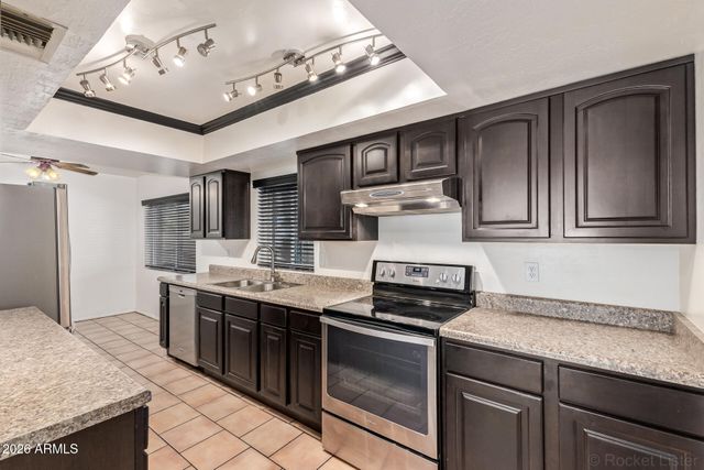 2902 E CLAIRE Drive, Phoenix, AZ 85032