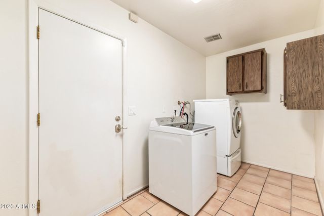 2902 E CLAIRE Drive, Phoenix, AZ 85032