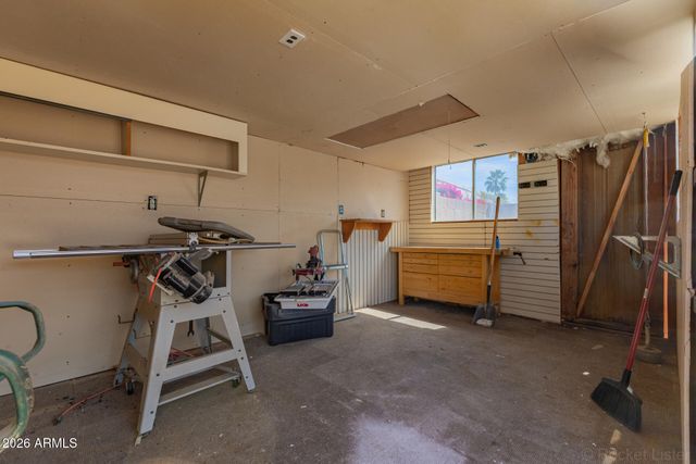 2902 E CLAIRE Drive, Phoenix, AZ 85032