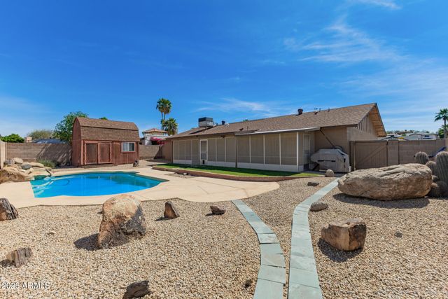 2902 E CLAIRE Drive, Phoenix, AZ 85032
