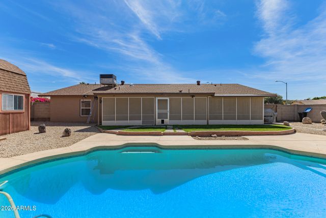 2902 E CLAIRE Drive, Phoenix, AZ 85032