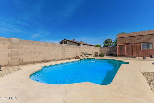 2902 E CLAIRE Drive, Phoenix, AZ 85032