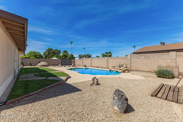 2902 E CLAIRE Drive, Phoenix, AZ 85032