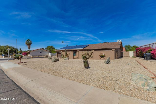 2902 E CLAIRE Drive, Phoenix, AZ 85032
