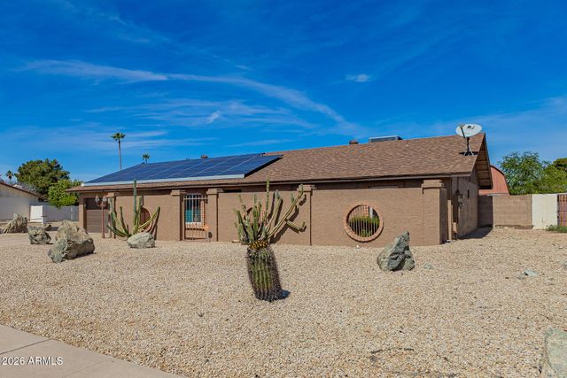 2902 E CLAIRE Drive, Phoenix, AZ 85032