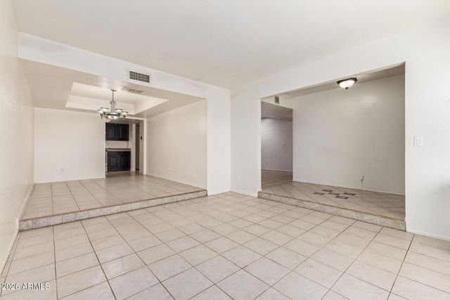 2902 E CLAIRE Drive, Phoenix, AZ 85032