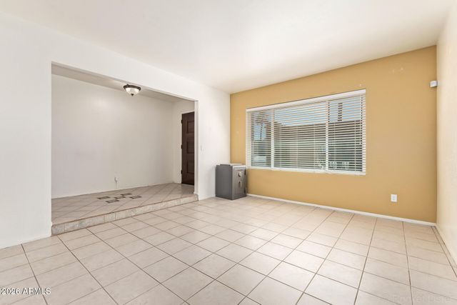 2902 E CLAIRE Drive, Phoenix, AZ 85032