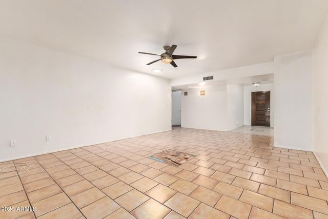 2902 E CLAIRE Drive, Phoenix, AZ 85032