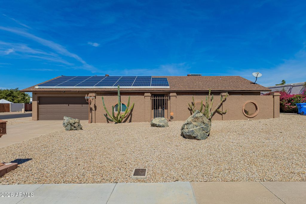 2902 E CLAIRE Drive, Phoenix, AZ 85032 — photo 2