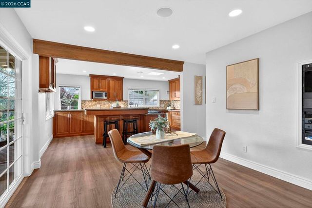 7333 7333 Sunkist Dr, Oakland, CA 94605