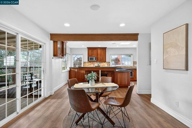 7333 7333 Sunkist Dr, Oakland, CA 94605