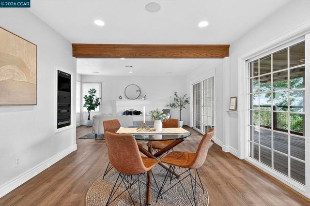 7333 7333 Sunkist Dr, Oakland, CA 94605