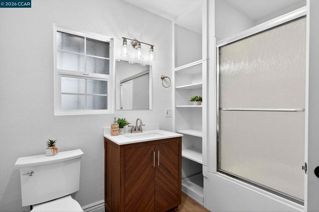 7333 7333 Sunkist Dr, Oakland, CA 94605