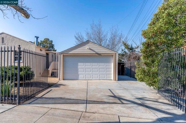 7333 7333 Sunkist Dr, Oakland, CA 94605