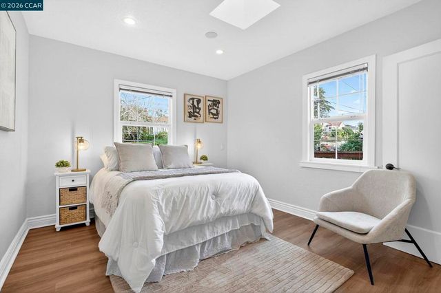 7333 7333 Sunkist Dr, Oakland, CA 94605