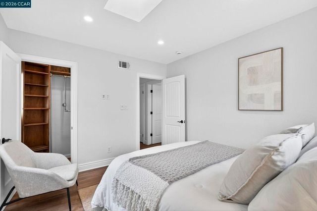 7333 7333 Sunkist Dr, Oakland, CA 94605