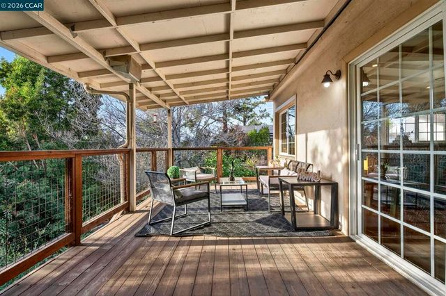 7333 7333 Sunkist Dr, Oakland, CA 94605