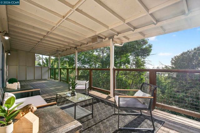 7333 7333 Sunkist Dr, Oakland, CA 94605