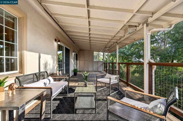 7333 7333 Sunkist Dr, Oakland, CA 94605