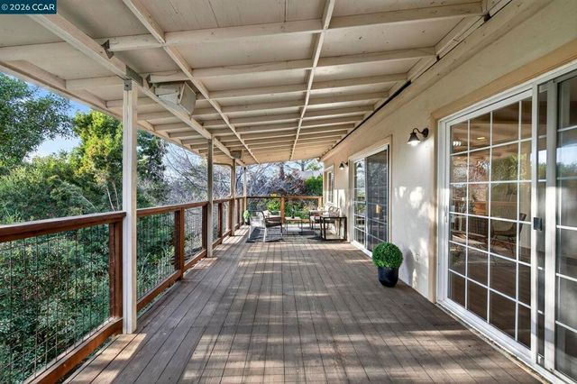 7333 7333 Sunkist Dr, Oakland, CA 94605