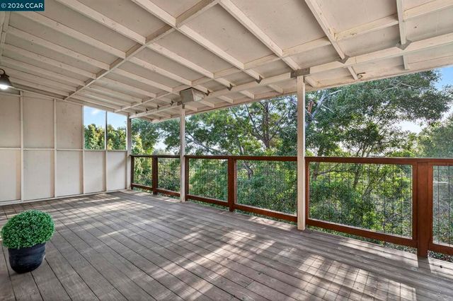 7333 7333 Sunkist Dr, Oakland, CA 94605