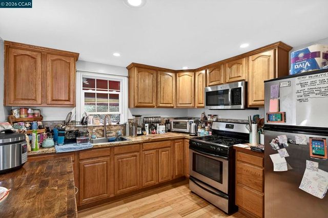 7333 7333 Sunkist Dr, Oakland, CA 94605