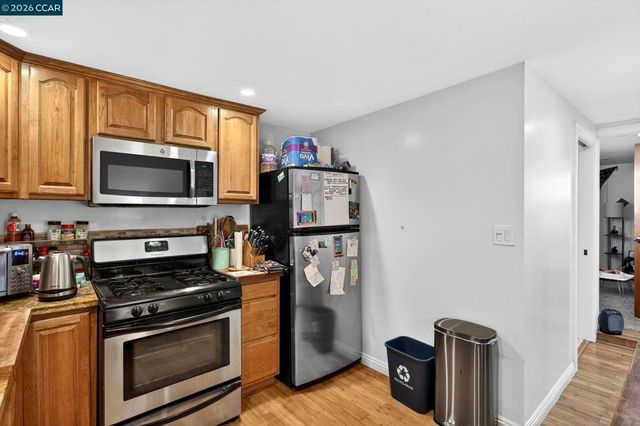 7333 7333 Sunkist Dr, Oakland, CA 94605